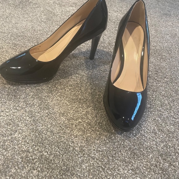 COLE HAAN Patent black pumps like new - Picture 2 of 5